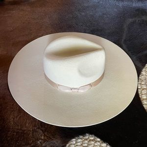 Lack of color Montana ivory bone hat